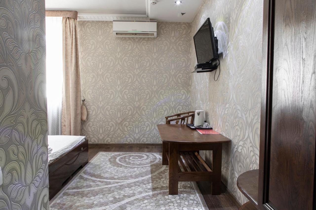 Nur M Hotel Tashkent Exterior photo